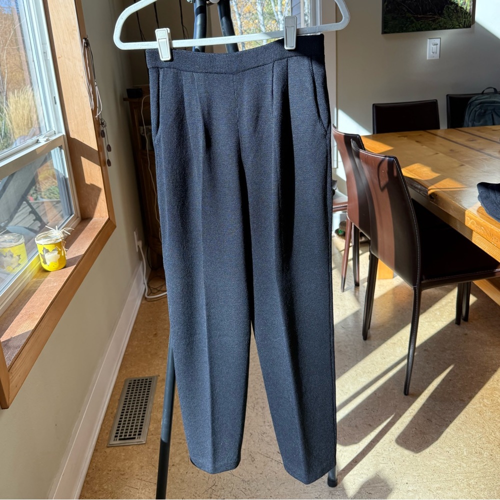 St. John black pleated trousers with pockets